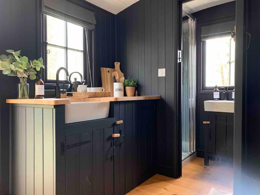 Cornwall Woodland Shepherd'S Hut - Dennis Hut ボドミン エクステリア 写真