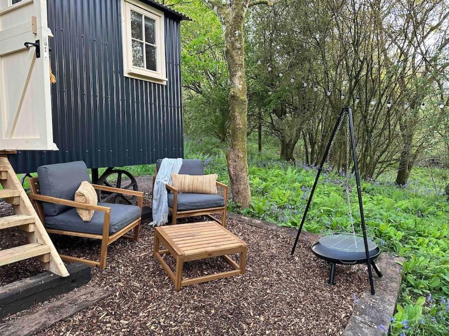 Cornwall Woodland Shepherd'S Hut - Dennis Hut ボドミン エクステリア 写真