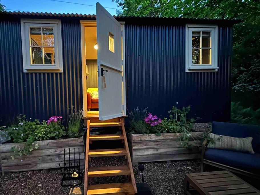 Cornwall Woodland Shepherd'S Hut - Dennis Hut ボドミン エクステリア 写真